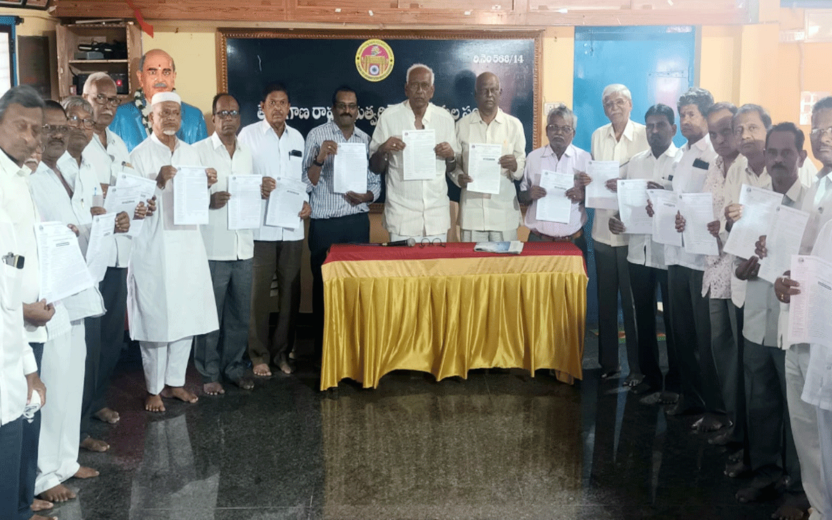 Kodada : పెన్షనర్ల సవరణ చట్టాన్ని రద్దు చేయాలి : రావెళ్ల సీతారామయ్య