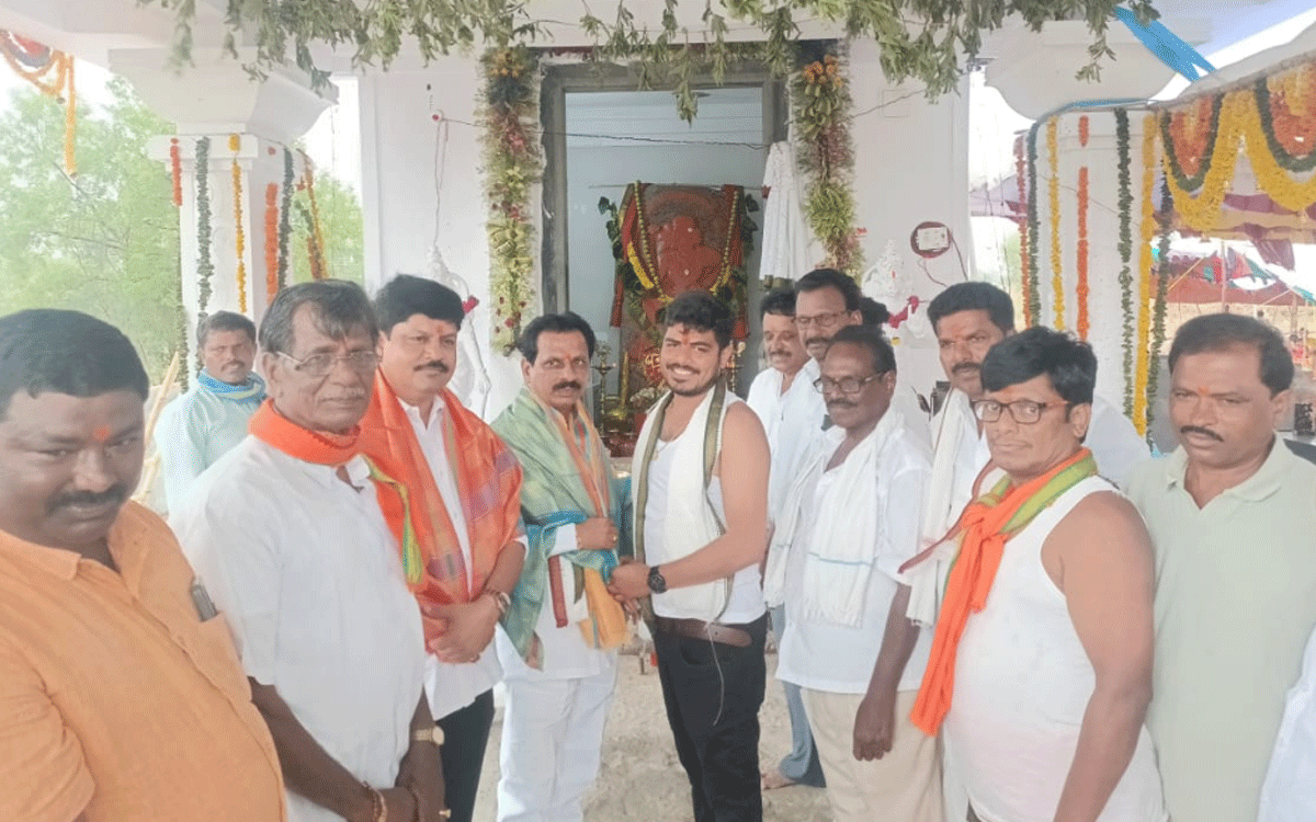 Devarakonda Rural : దైవ చింతనతో మానసిక ప్రశాంతత : మాజీ ఎమ్మెల్యే రవీంద్ర కుమార్
