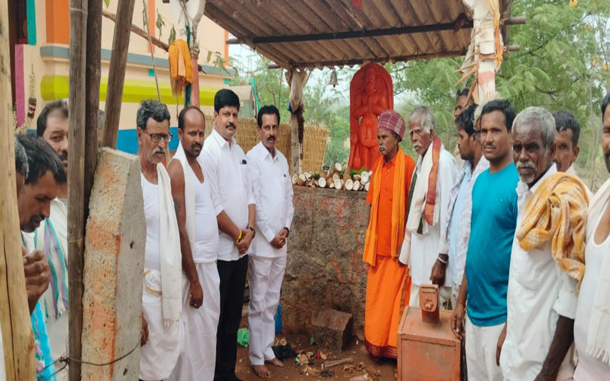 Devarakonda Rural : దైవ చింతనతో మానసిక ప్రశాంతత : మాజీ ఎమ్మెల్యే రవీంద్ర కుమార్