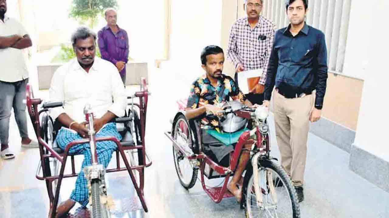 సర్టిఫికెట్ల కోసం దివ్యాంగుల ఇక్కట్లు