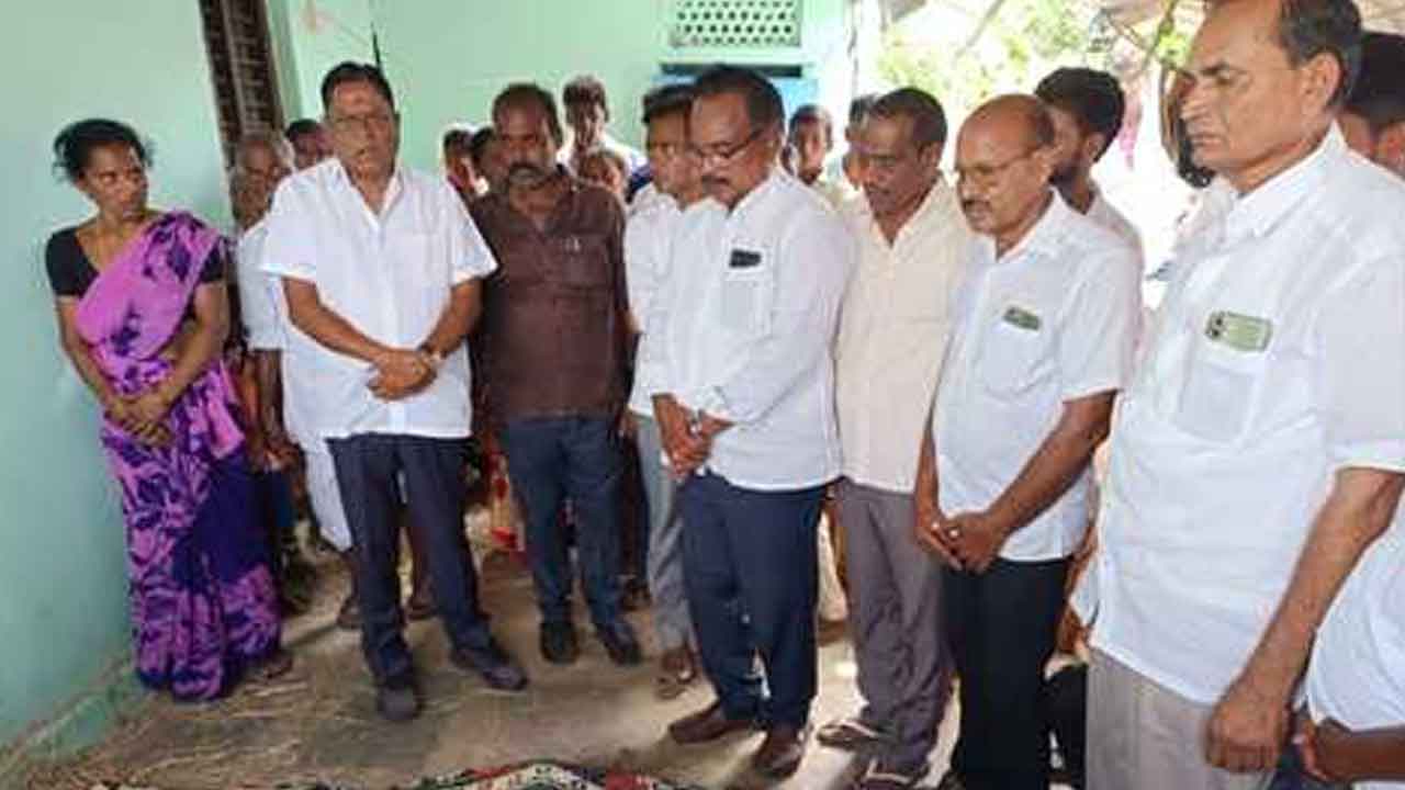 Kuravi | నేహశ్రీకి కన్నీటి వీడ్కోలు.. చివరి చూపుకు నోచుకోని కన్నతల్లి