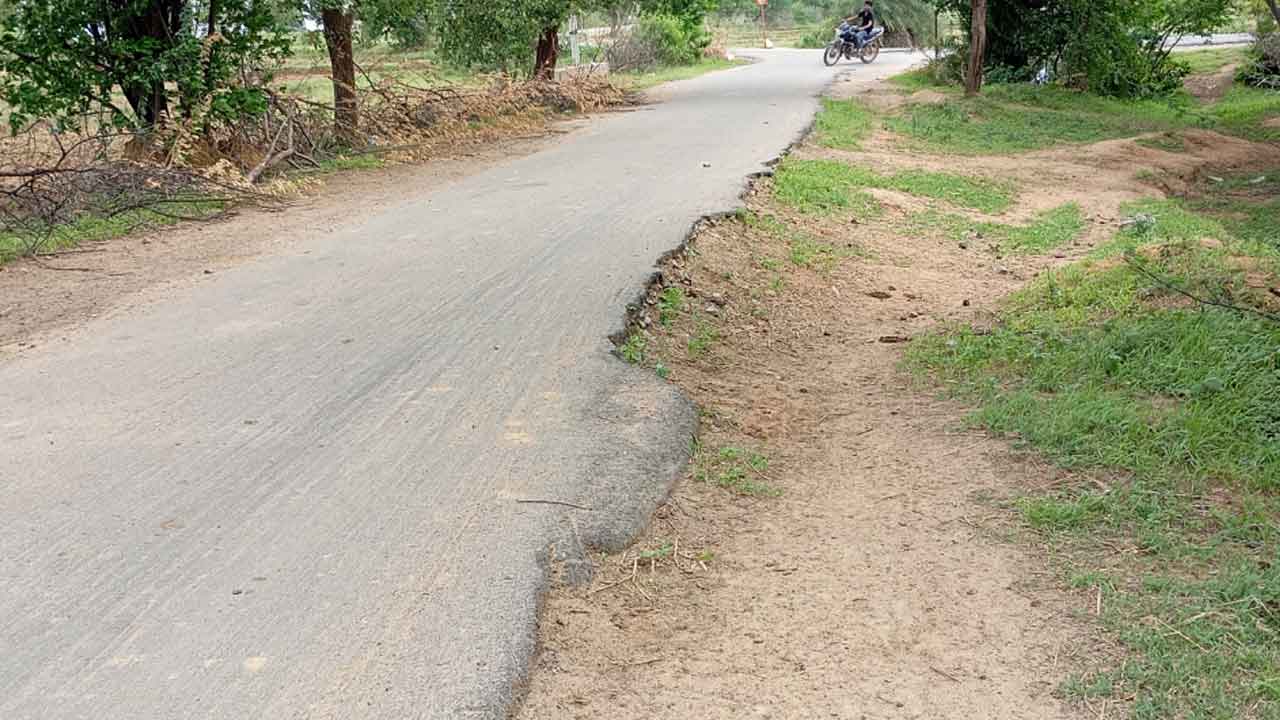 Sangareddy | ప్రమాదకరంగా మూలమలుపు..పసిగట్టకపోతే ప్రమాదమే