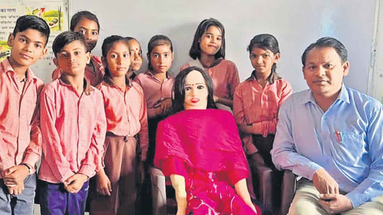 గురుస్సాక్షాత్‌ మరబొమ్మ