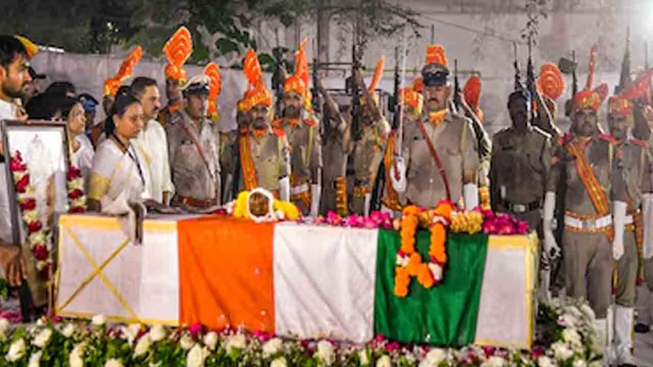 Vijay Rupani | ప్ర‌భుత్వ లాంఛ‌నాల‌తో రూపానీ అంత్య‌క్రియ‌లు.. హాజరైన అమిత్ షా