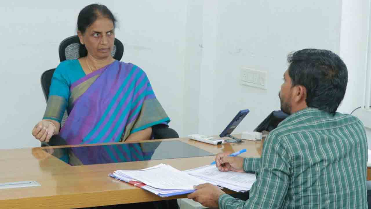 పెండింగ్ సమస్యలను త్వరగా పూర్తి చేయండి : ఎమ్మెల్యే సబితా ఇంద్రారెడ్డి