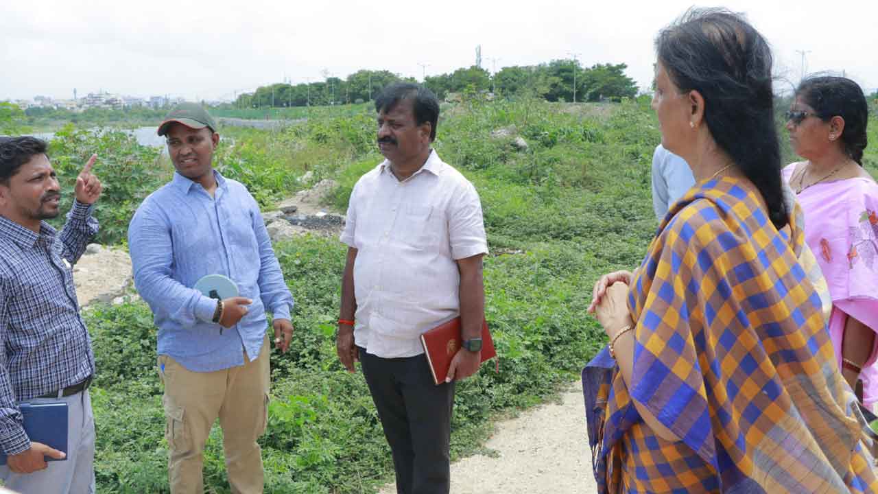 Sabitha Indra Reddy | పెద్ద చెరువు అభివృద్ధి పనులను త్వరగా పూర్తి చేయండి : సబితా ఇంద్రారెడ్డి