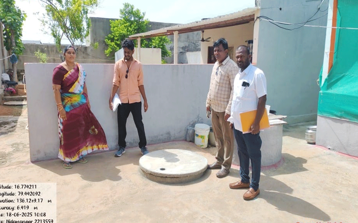 Nidamanoor : స‌మ‌ర్థ‌వంతంగా ఇంకుడు గుంతల నిర్మాణం : సంతోష్‌ కుమార్‌