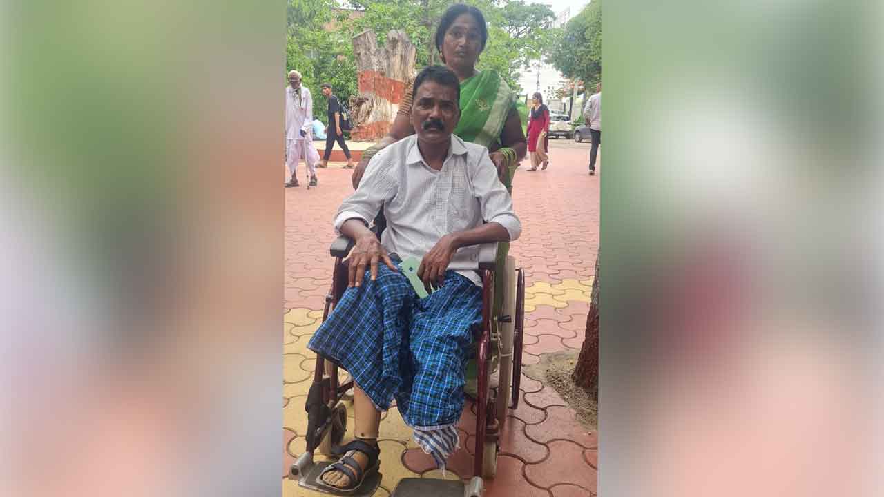 Warangal | కాళ్లు పోయేందుకు కారణమైన డాక్టర్‌పై చర్యలు తీసుకోవాలని కలెక్టర్‌కు ఫిర్యాదు