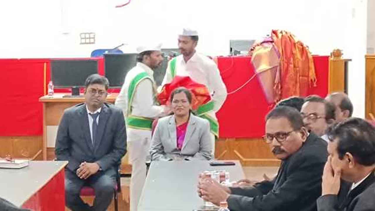 Suryapet | కేసుల పరిష్కారంలో న్యాయవాదుల సహకారం అవసరం : జూనియర్ సివిల్ జడ్జి ఆయేషా సరీన