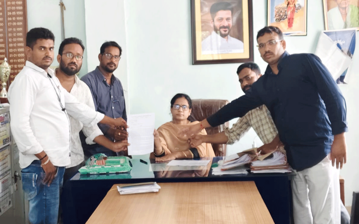 Gurrampode : పంచాయతీ కార్యదర్శుల‌ సమస్యలు పరిష్కరించాలి : గుండగోని సతీశ్‌గౌడ్‌