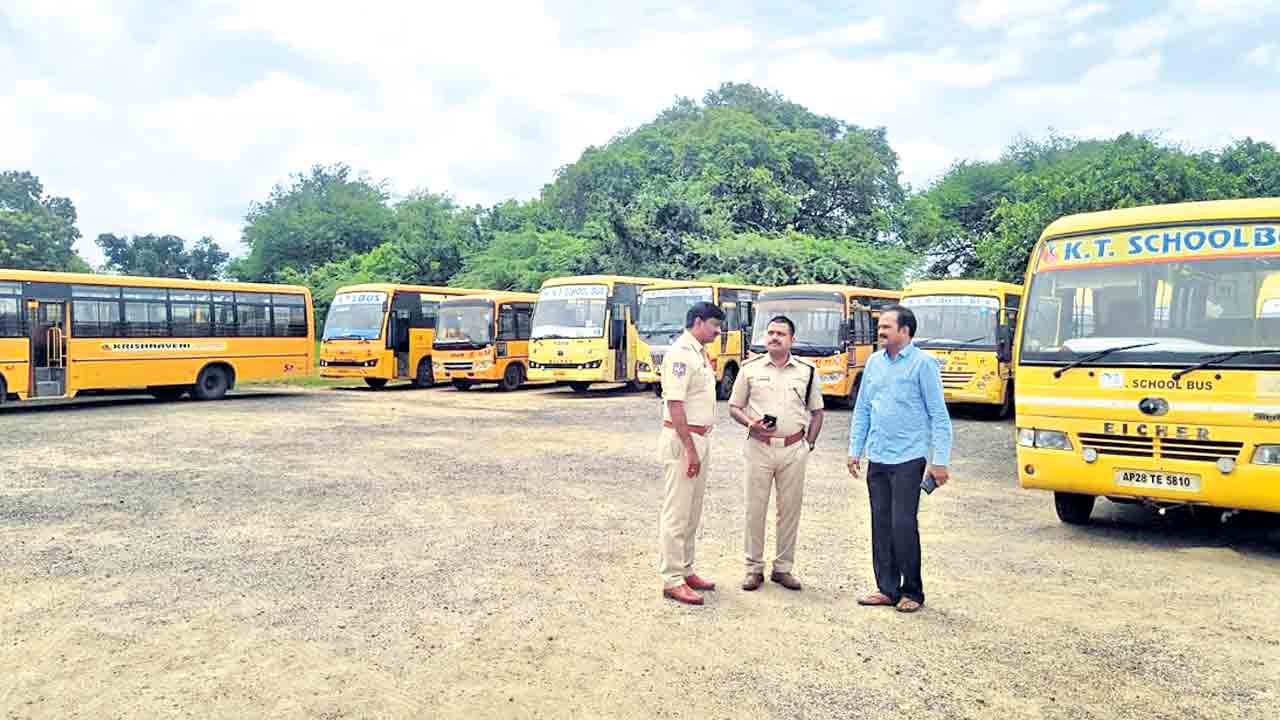 పాఠశాలల బస్సులపై ప్రత్కేక నిఘా