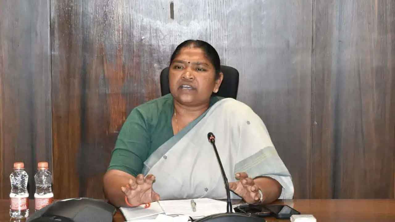 పంచాయతీ భవనాలకు స్థలాలు.. త్వరలోనే శంకుస్థాపన : సీతక్క