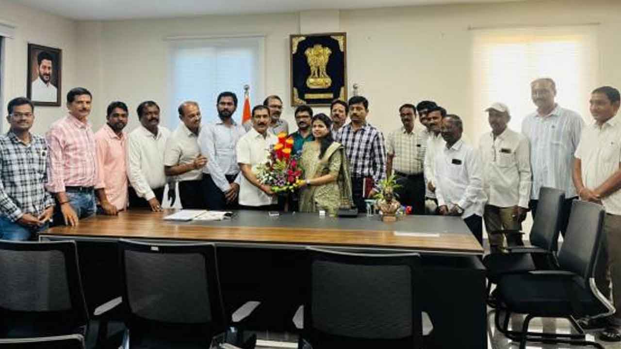 TGOs | నూతన కలెక్టర్ శబరీష్ను కలిసిన టీజీవోలు