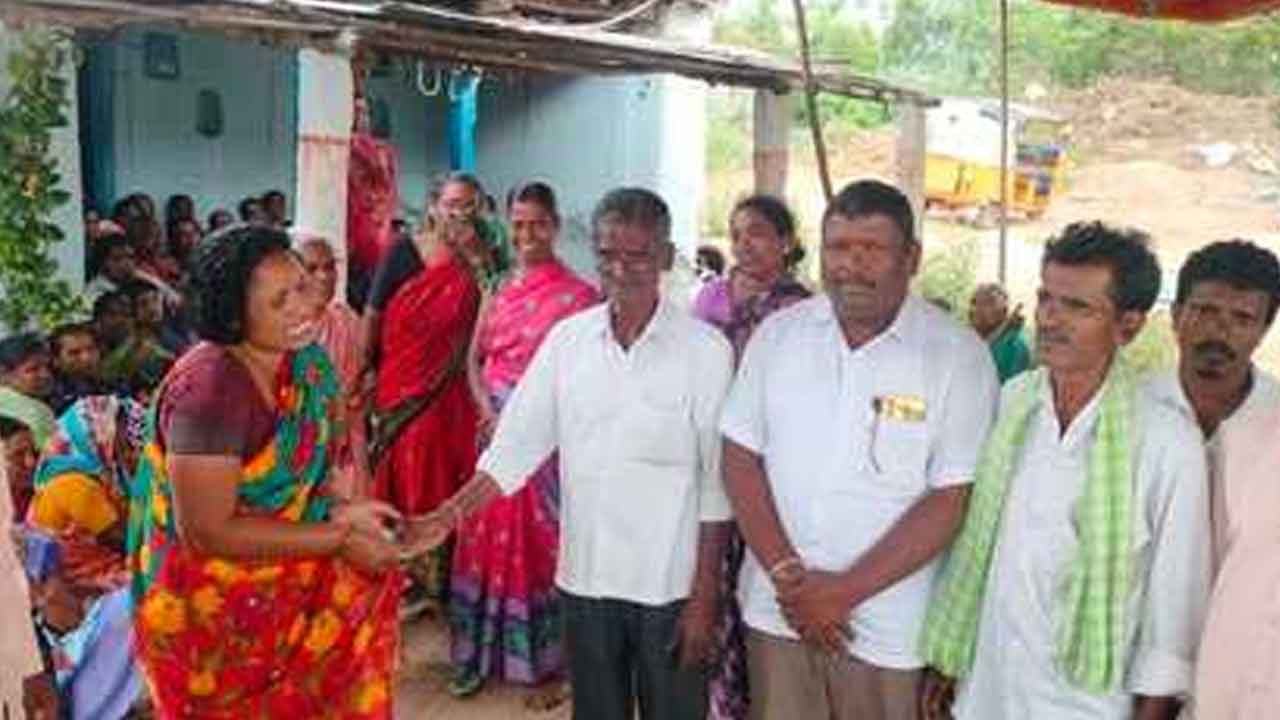 BRS leader | మృతుని కుటుంబానికి ఆర్థిక సాయం అందజేసిన బీఆర్ఎస్ నేత