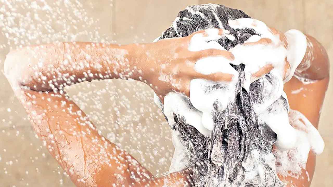 షాంపూతో తలస్నానమా?
