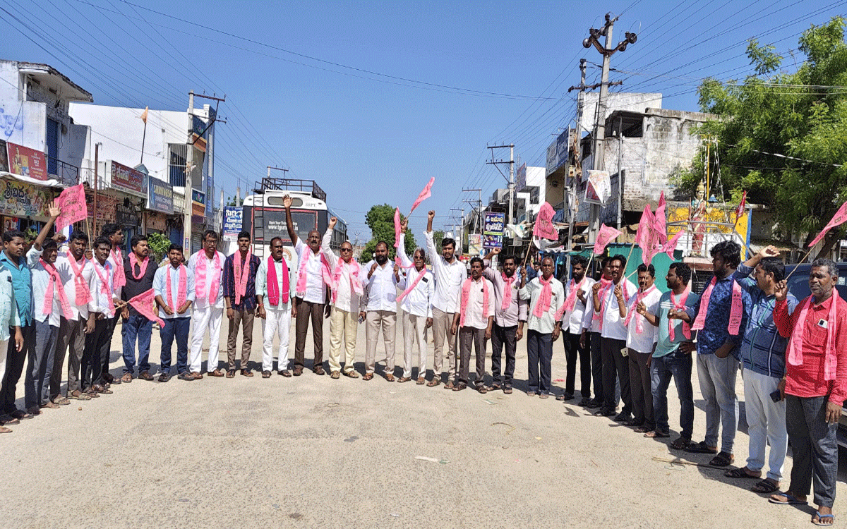 Thungathurthy : కేసీఆర్ను వేధిస్తే ప్రభుత్వంపై తిరుగుబాటు : తాటికొండ సీతయ్య