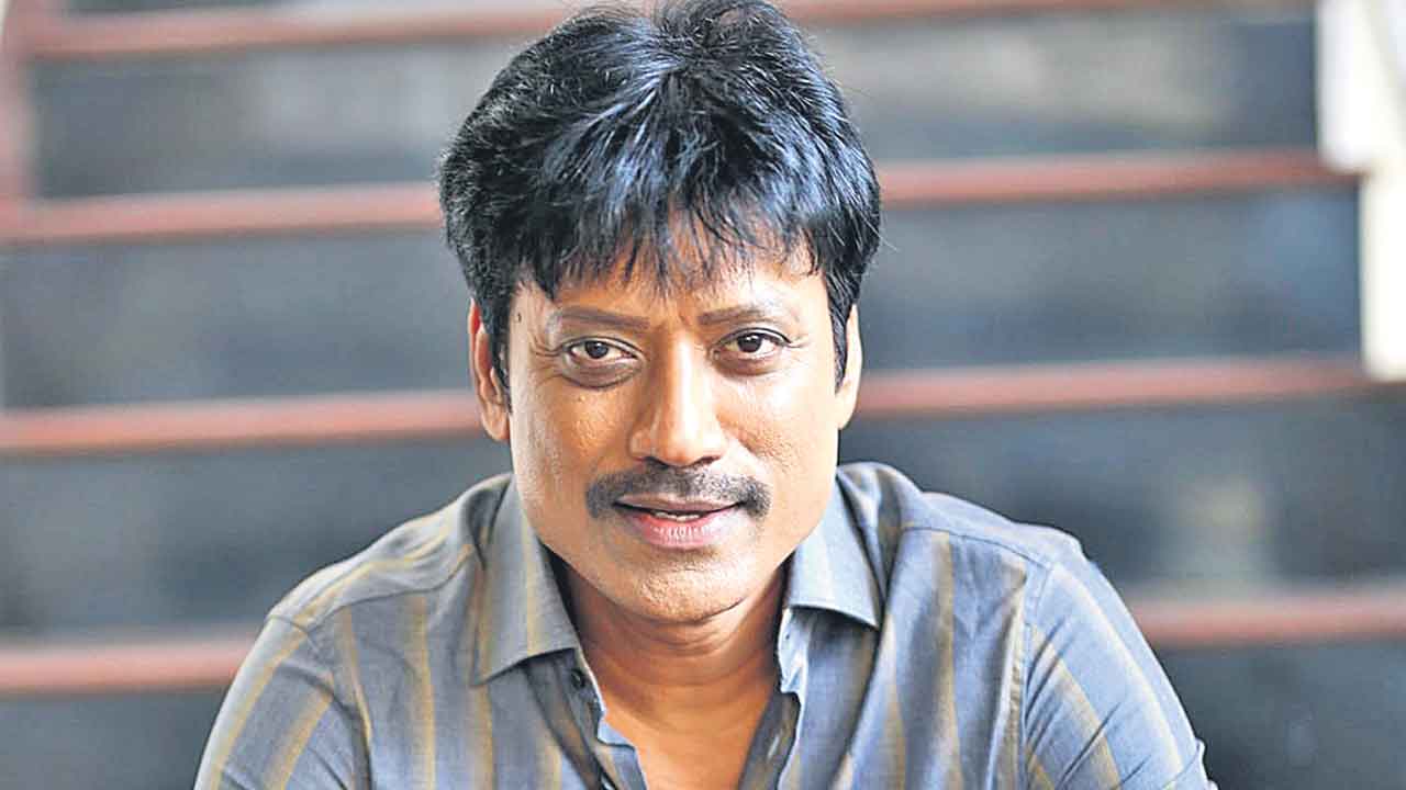 పదేళ్ల తర్వాత.. దర్శకుడిగా బాధ్యతలు