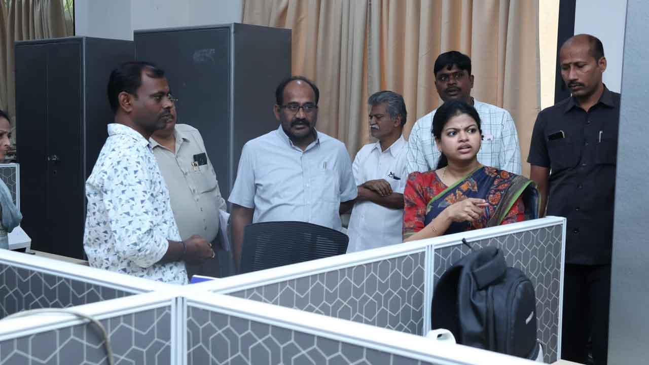 Collector Sneha Shabarish | ప్రభుత్వ కార్యాలయాలను పరిశీలించిన కలెక్టర్‌ : స్నేహ శబరీష్‌