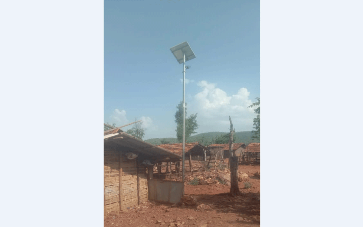 Karepalli : ఆదివాసీగూడెంలో సోలార్ వీధి దీపాలకు మరమ్మతులు