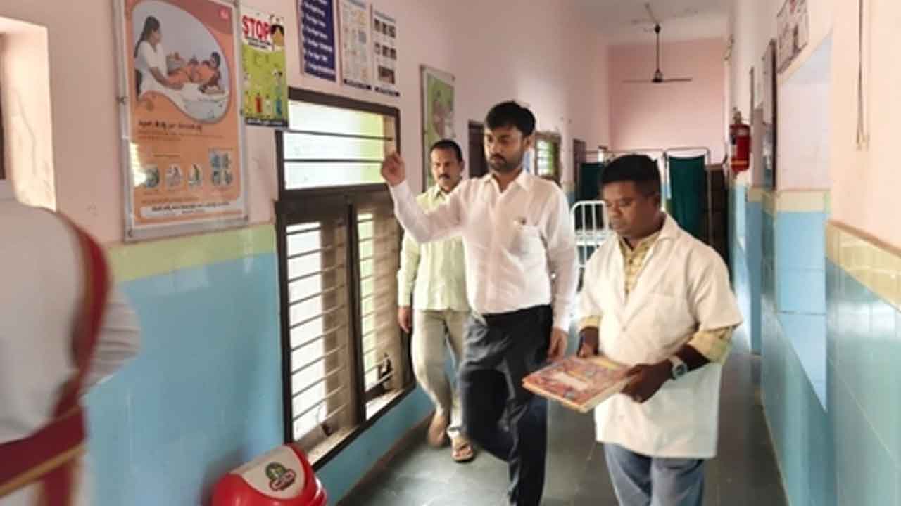 Collector Advait Kumar Singh | ఇందిరమ్మ ఇండ్లను పరిశీలించిన కలెక్టర్ అద్వైత్ కుమార్ సింగ్