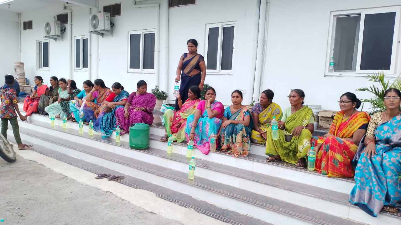 Kollapur | బుల్డోజర్లు పంపిస్తే పెట్రోల్ పోసి నిప్పంటిస్తాం.. సోమశిల గ్రామస్తుల హెచ్చరిక