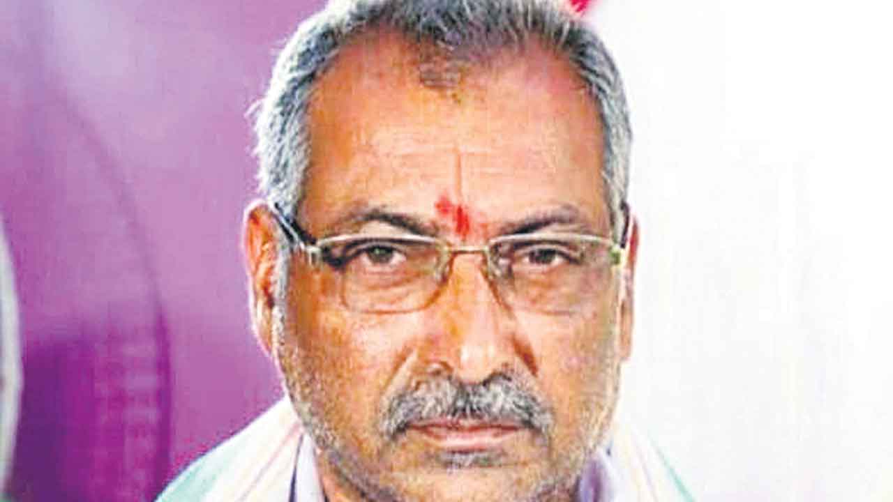 రిటైర్మెంట్‌ బెనిఫిట్స్‌ అందక ఆగిన గుండె