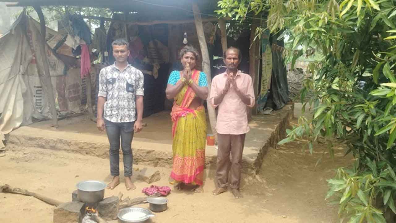 Indiramma houses | ఇందిరమ్మ ఇల్లు అడిగిన మహిళను దూషించిన కాంగ్రెస్ నేత