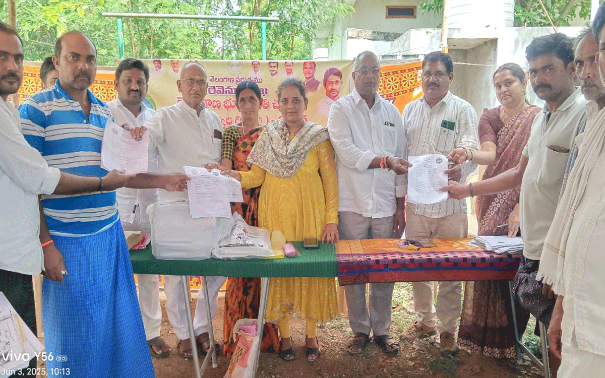 Tripuraram : సాదాబైనామాలకు దరఖాస్తుల వెల్లువ : తాసీల్దార్ ప్రమీల