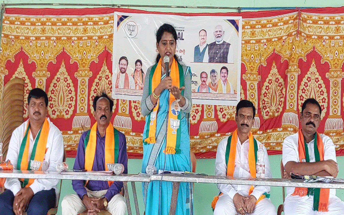 Garidepally : కేంద్ర పథ‌కాల‌తో ప్ర‌జ‌ల జీవ‌న ప్ర‌మాణాలు మెరుగు : చ‌ల్లా శ్రీ‌ల‌త‌రెడ్డి