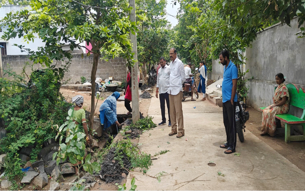 Khammam Rural : పారిశుధ్య నిర్వహణపై ప్రత్యేక నజర్ : ఈఎంసీ కమిషనర్ ఆళ్ల శ్రీనివాస్‌రెడ్డి