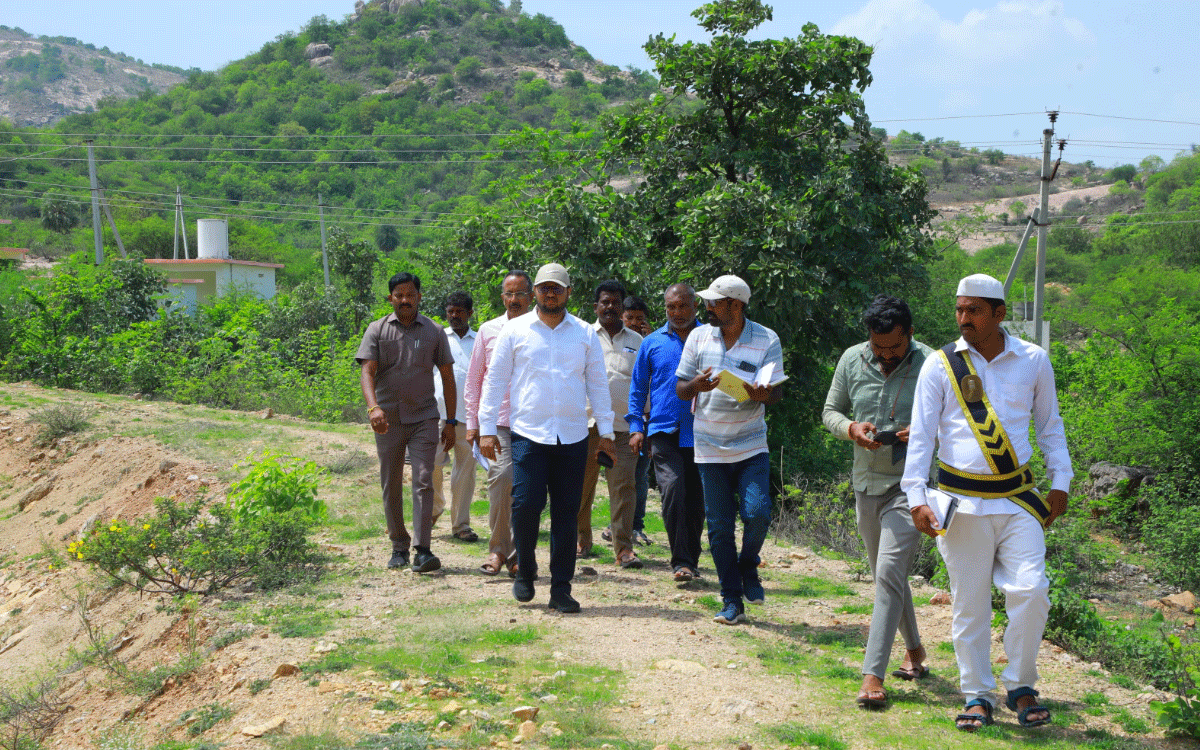 Arvapally : వాటర్ షెడ్ పనులు త్వరితగతిన పూర్తి చేయాలి : కలెక్టర్ తేజస్ నంద్లాల్ పవార్