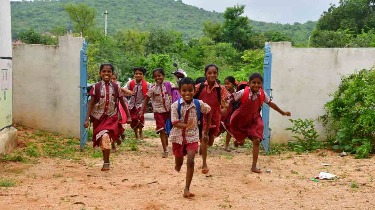 మోగిన బడి గంట