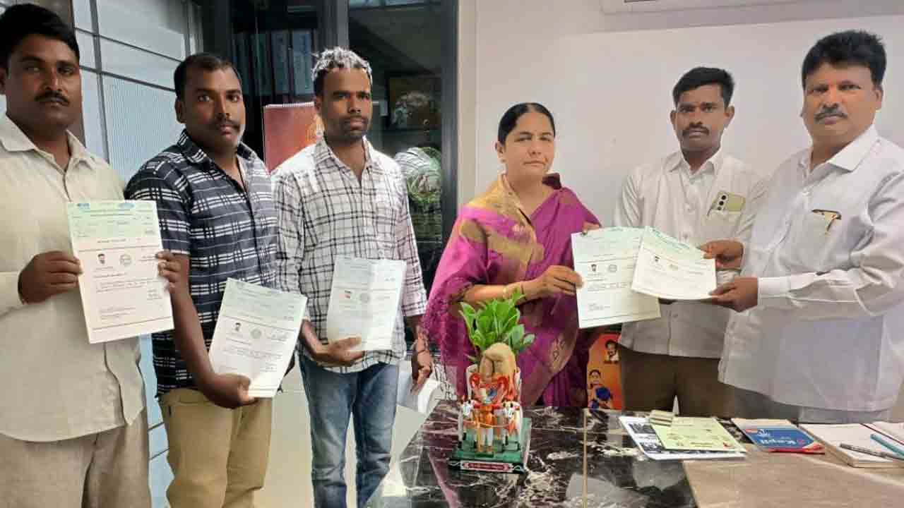 Sunitha Lakshma Reddy | నిరుపేదలకు అండగా సీఎంఆర్ఎఫ్.. చెక్కులు పంపిణీ చేసిన ఎమ్మెల్యే సునితాలక్ష్మారెడ్డి