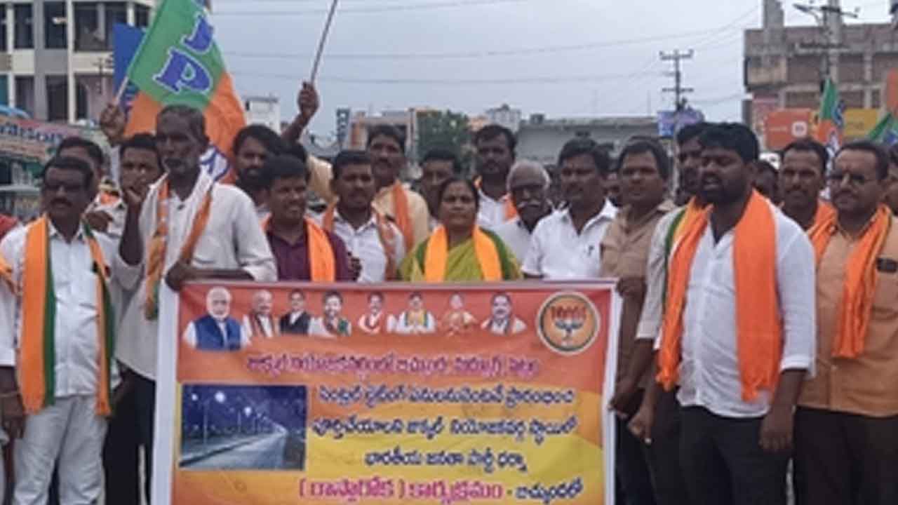 Aruna Tara | సెంట్రల్ లైటింగ్ పనులను వెంటనే ప్రారంభించాలి : అరుణతార