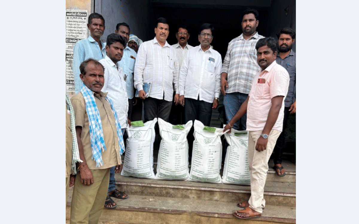 Tirumalagiri : తిరుమలగిరిలో రైతుల‌కు జీలుగ‌ విత్తనాలు పంపిణీ