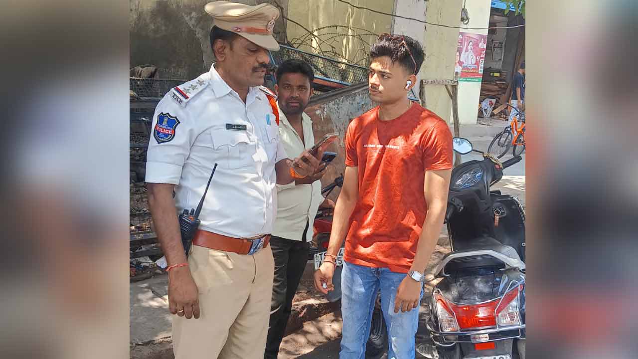 Hyderabad | మైనర్లు డ్రైవింగ్ చేస్తే రిజిస్ట్రేషన్ రద్దు : కాచిగూడ ట్రాఫిక్ సీఐ