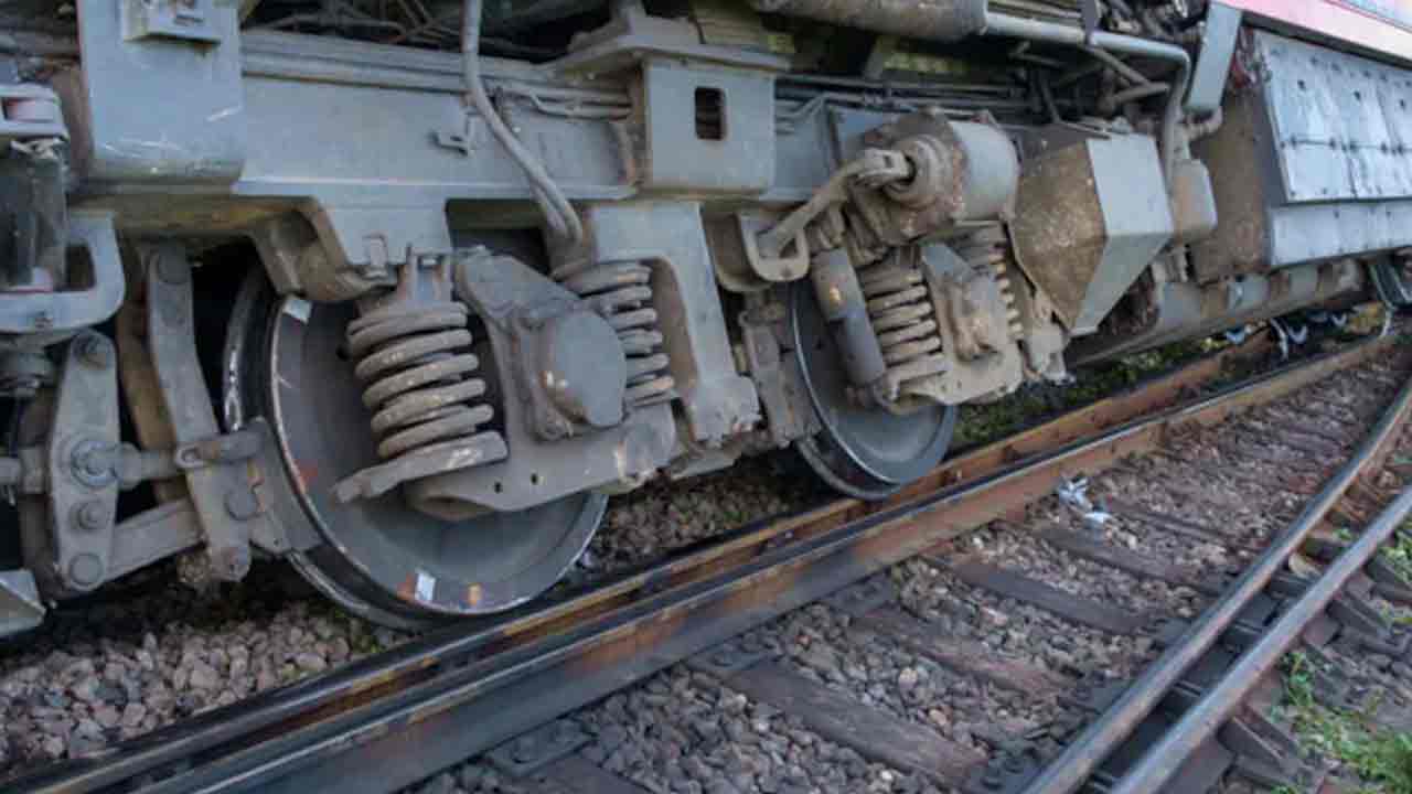 Tamil Nadu | ప‌ట్టాలు త‌ప్పిన ప్యాసింజ‌ర్ రైలు..