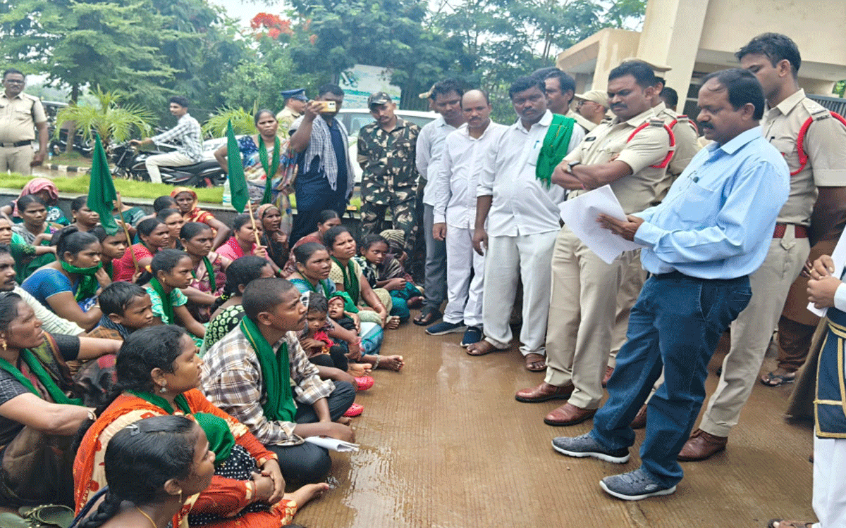 Kothagudem Urban : ‘మా భూమి మాకు కావాలి’