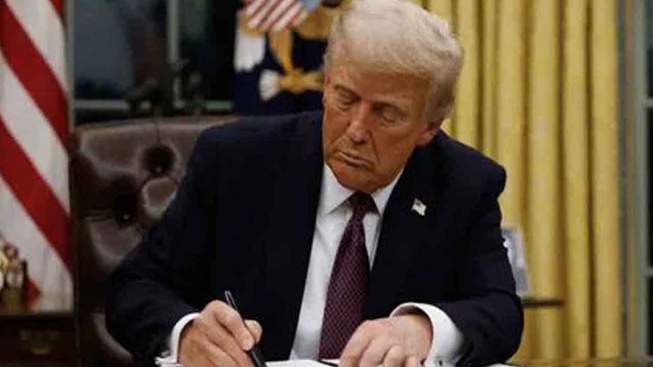 12 దేశాలపై అమెరికా ట్రావెల్‌ బ్యాన్‌.. మరో 7 దేశాలపై పాక్షిక ఆంక్షలు