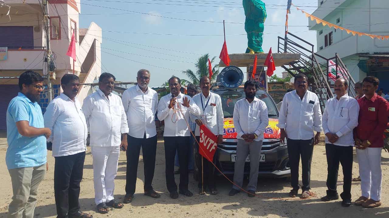 మీ పిల్లలను ప్రభుత్వ బడుల్లోనే చేర్పించండి.. బడిబాట జీపు యాత్ర ప్రారంభించిన టీఎస్‌ యూటీఎఫ్‌