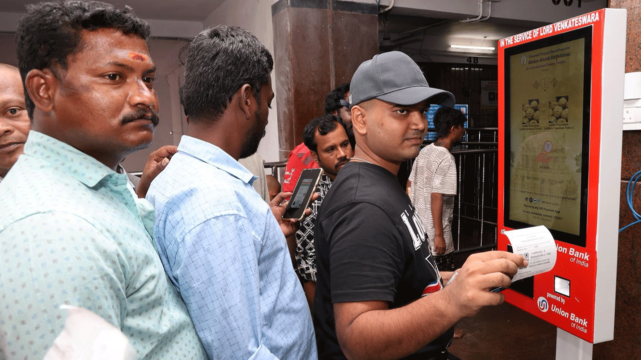 TTD Laddu Kiosks: యూపీఐ పేమెంట్స్‌తో ల‌డ్డూ టోకెన్లు.. తిరుమ‌ల‌లో కియాస్క్‌ల‌ ఏర్పాటు