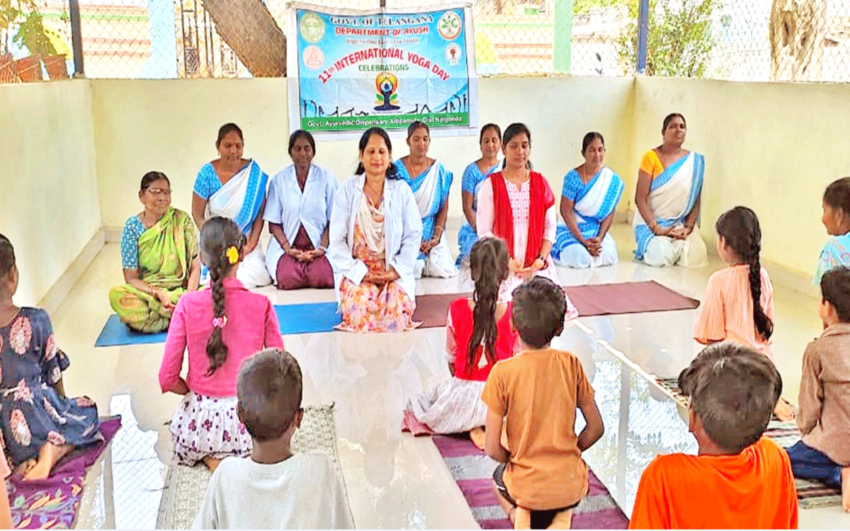 Kattangur : యోగాను దినచర్యలో భాగం చేసుకోవాలి : ఊర్మిళ