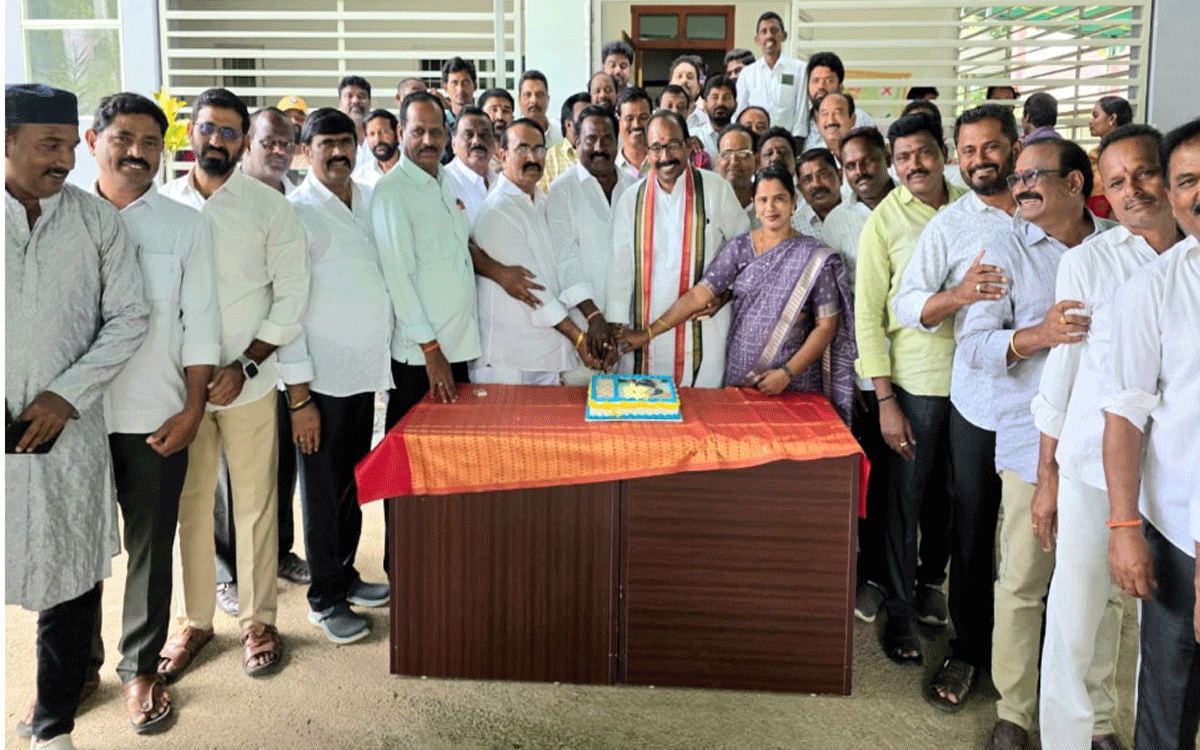 Kodada : కోదాడలో ఘనంగా మంత్రి ఉత్తమ్ జన్మదిన వేడుకలు