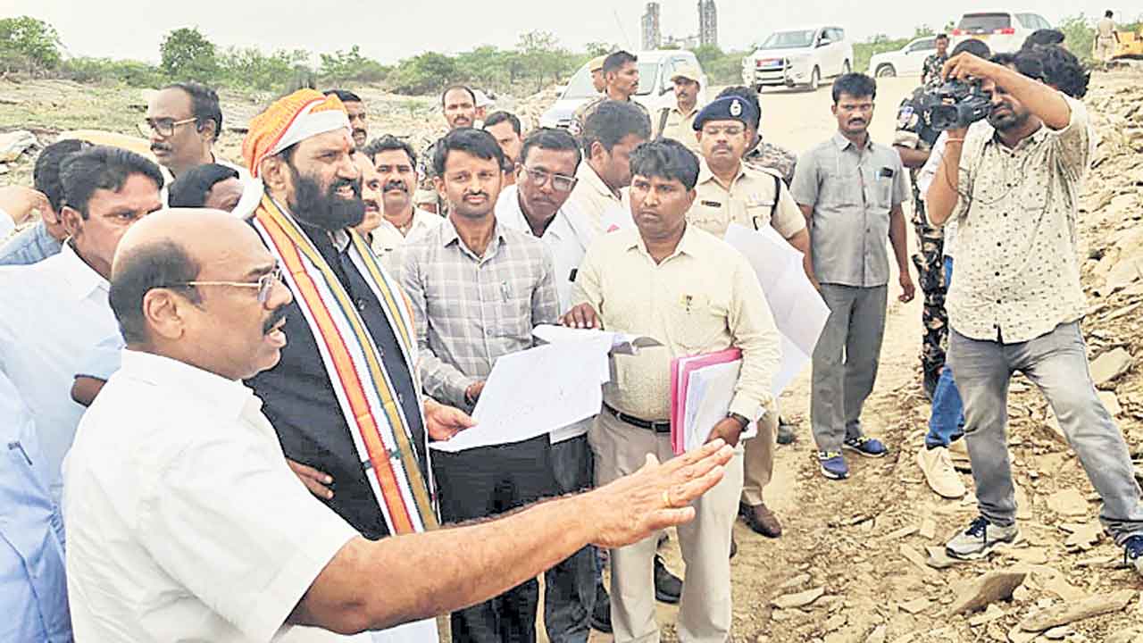 లిఫ్ట్‌ నిర్మాణ పనులు వేగవంతం చేయాలి