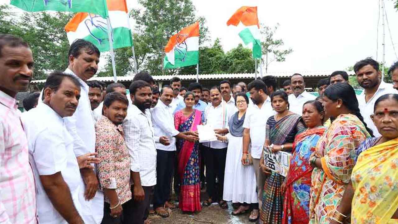 MLA Veerlapalli Shankar | వీర్లపల్లి గ్రామాన్ని అన్ని రకాలుగా అభివృద్ధి చేస్తా : ఎమ్మెల్యే వీర్లపల్లి శంకర్