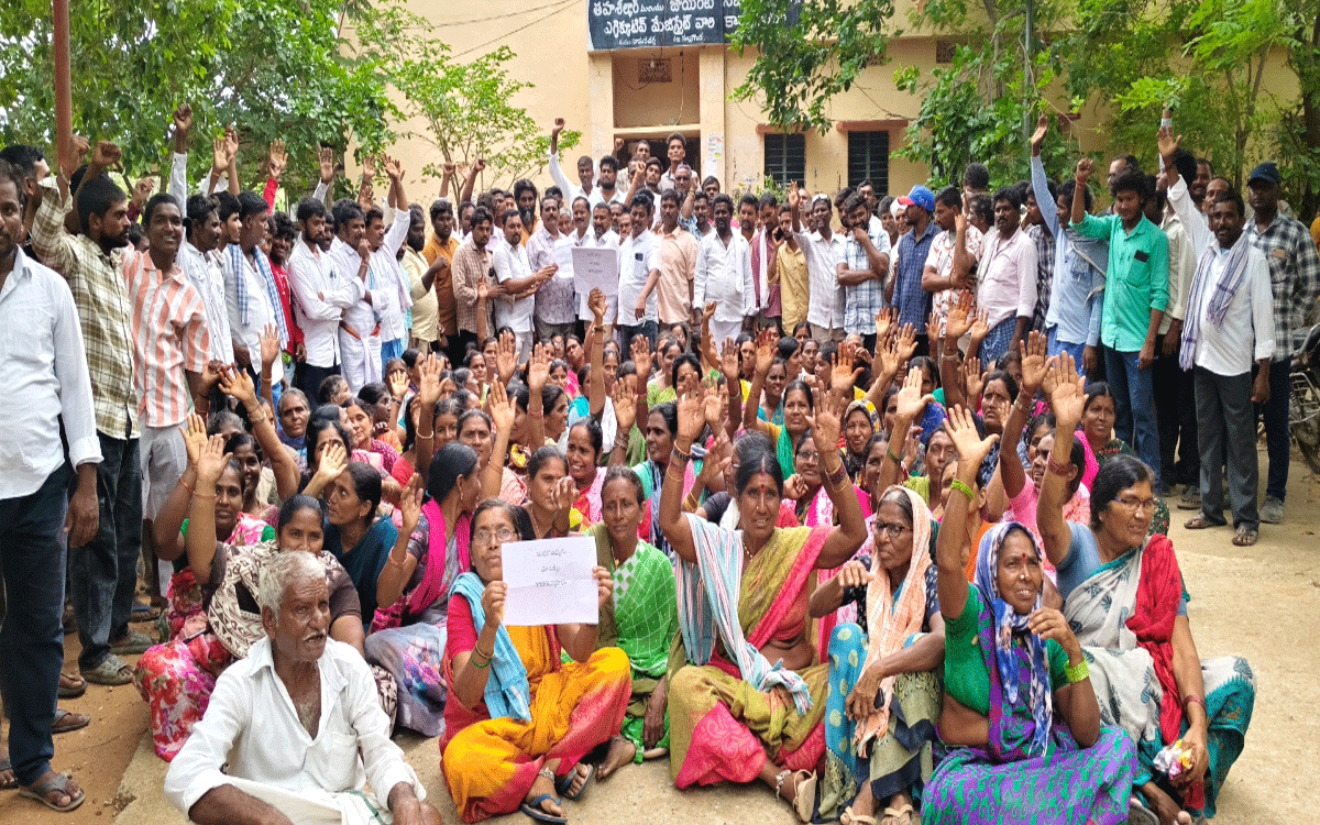 Damaracharla : యాదాద్రి పవర్ ప్లాంట్‌లో ఉద్యోగాలు కల్పించాలని వీర్లపాలెం గ్రామస్తుల ఆందోళన