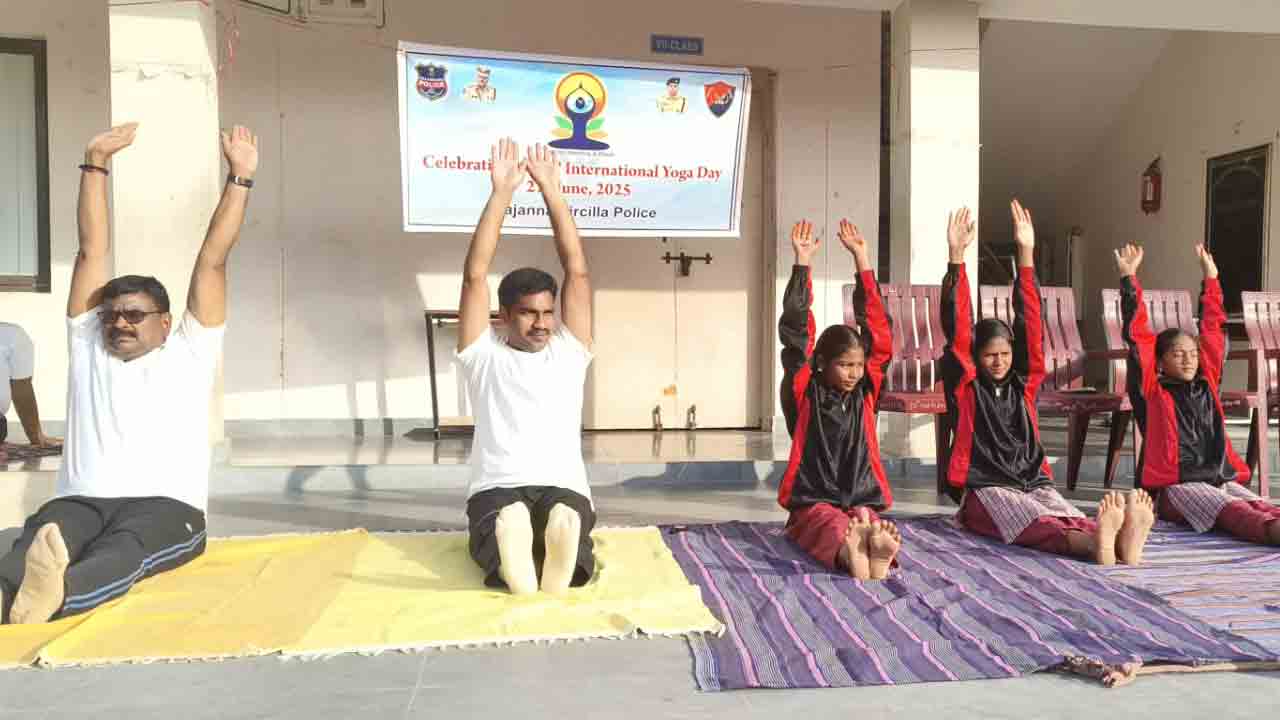 ప్రతిరోజూ యోగాకి సమయం కేటాయించండి.. వేములవాడ రూరల్ సీఐ శ్రీనివాస్