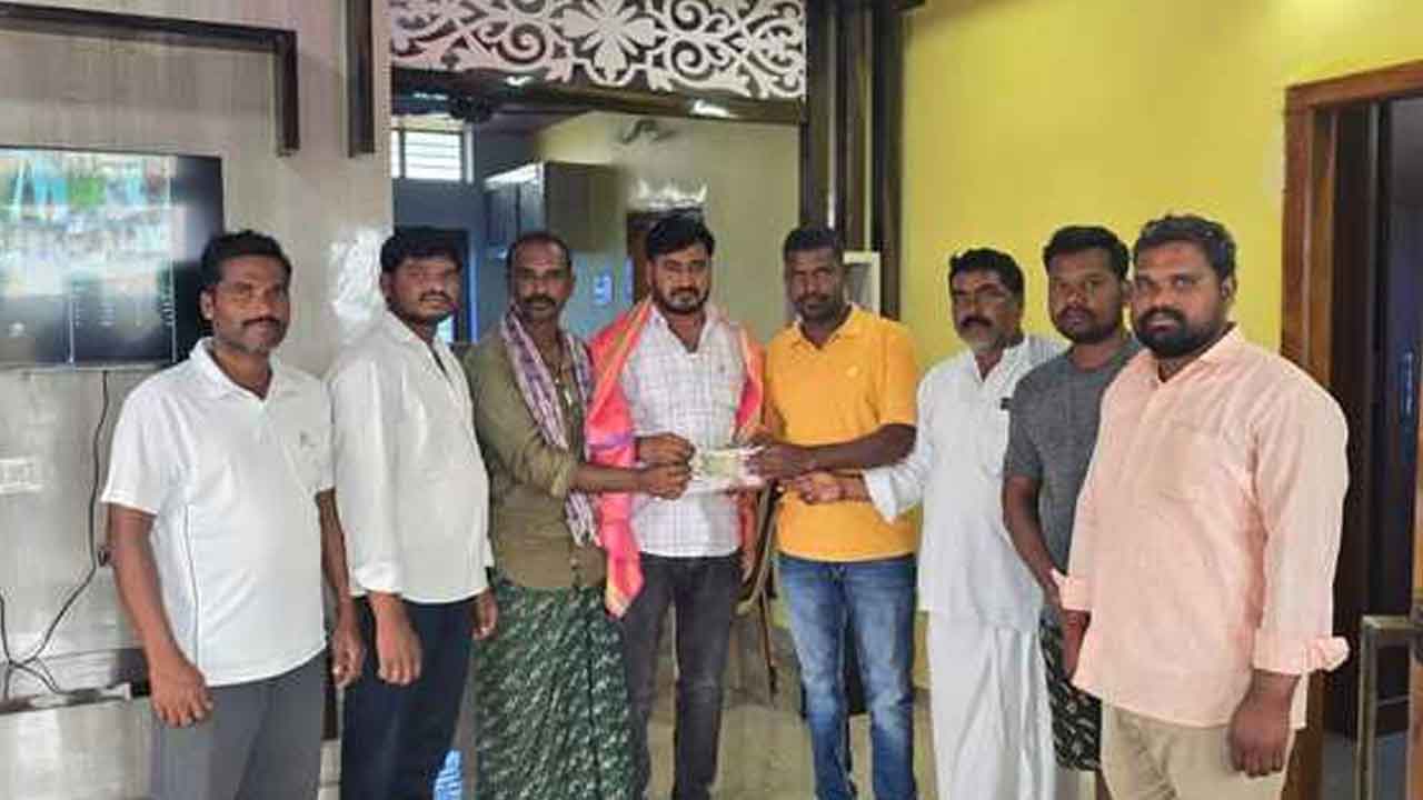 Vikarabad | చౌడాపూర్ పోచమ్మ తల్లి దేవాలయ నిర్మాణానికి లక్ష విరాళం