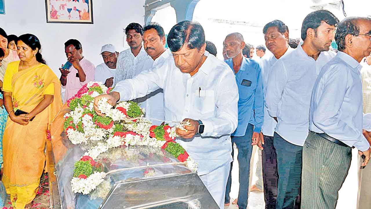 డాక్టర్‌ రవీందర్‌రావుకు తుదివీడోలు