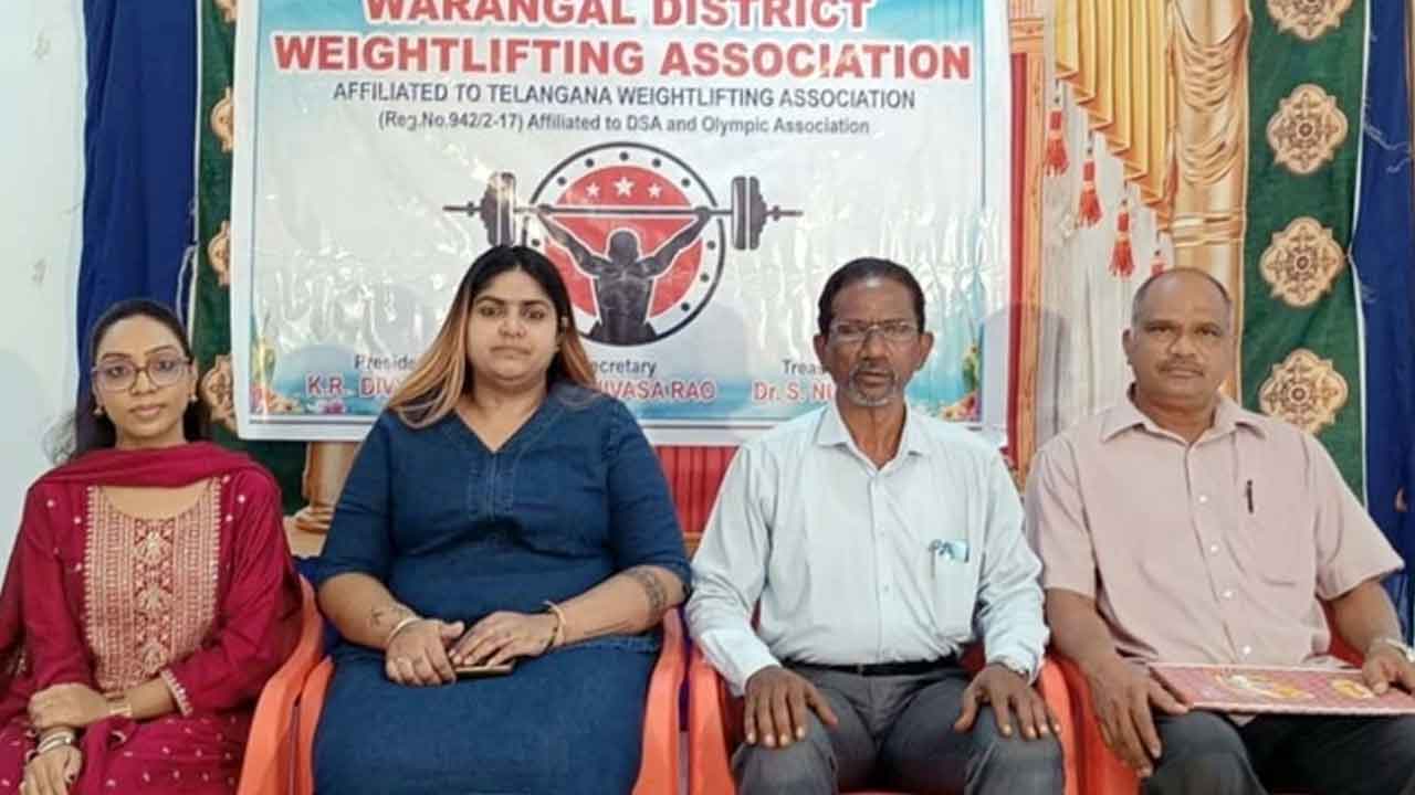 Weightlifting competitions | వర్ధన్నపేటలో రాష్ట్రస్థాయి వెయిట్‌లిఫ్టింగ్‌ పోటీలు